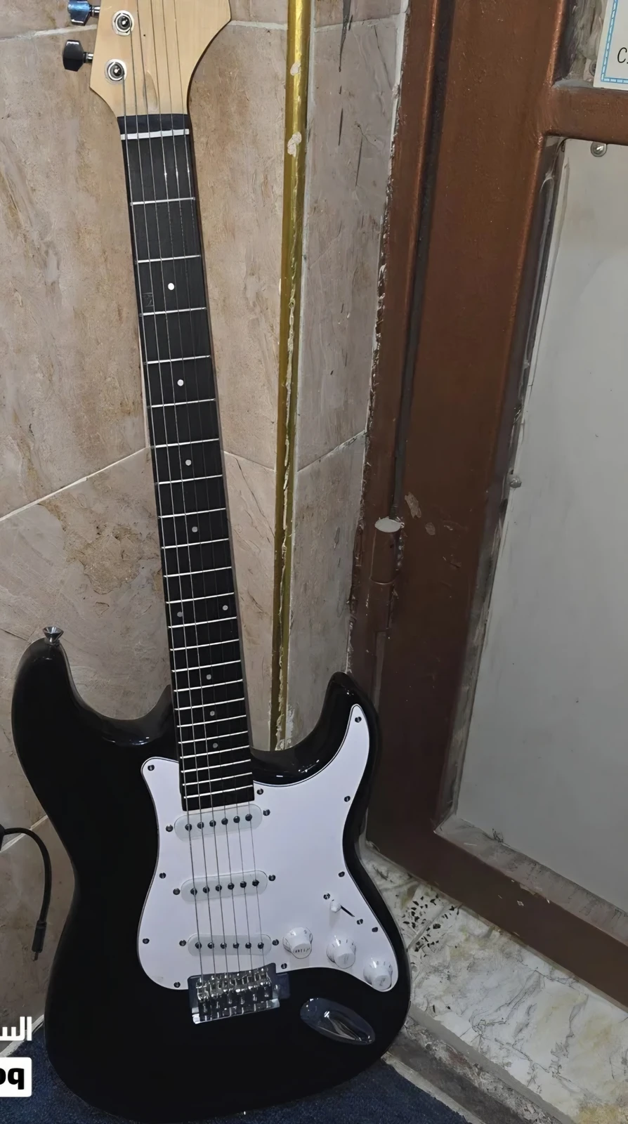 كيتار كهربائي ماركة zeff الفرنسية electric guitar بدي فيندر ستراتوكاستر لون اسود