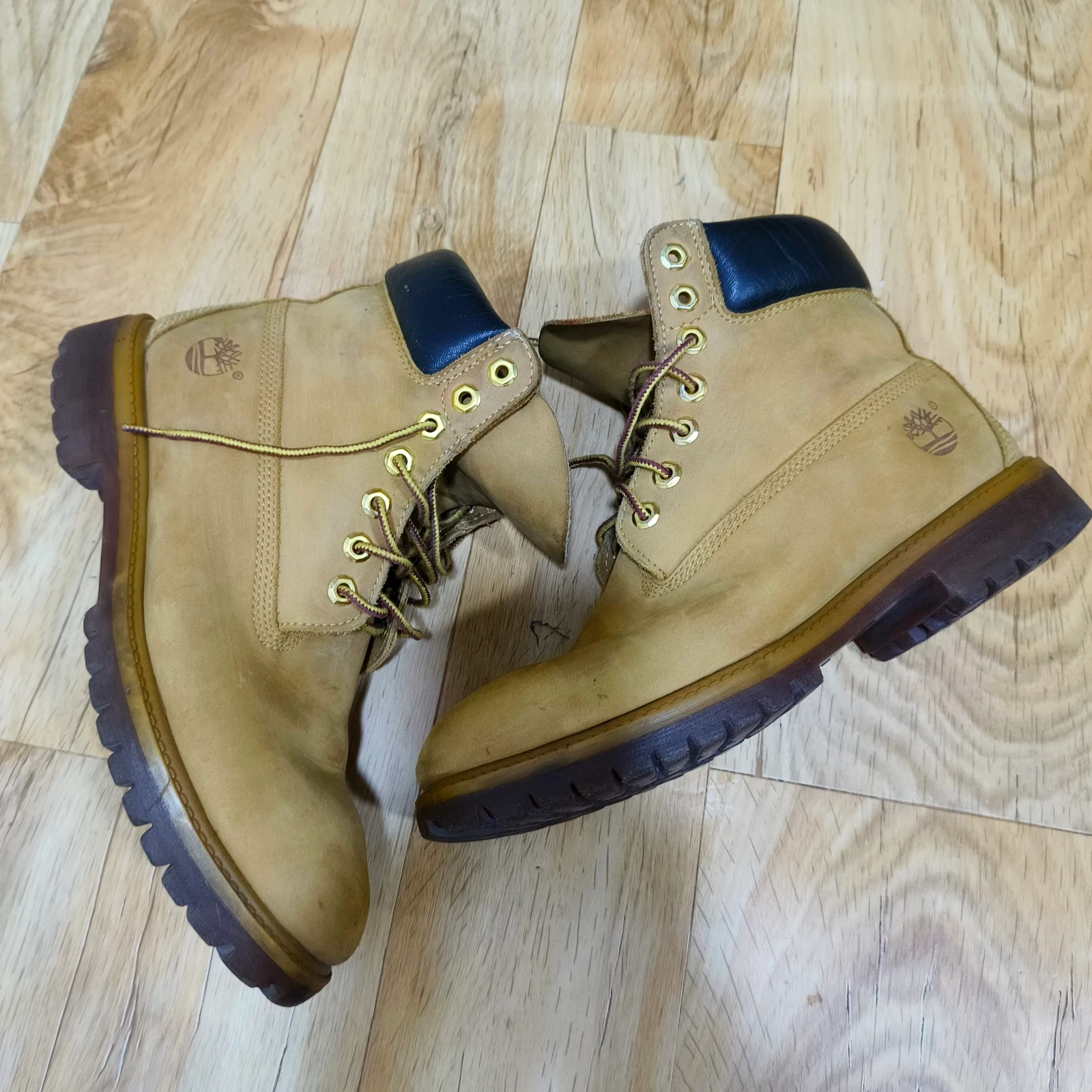 حذاء بوت Timberland قياسه 42