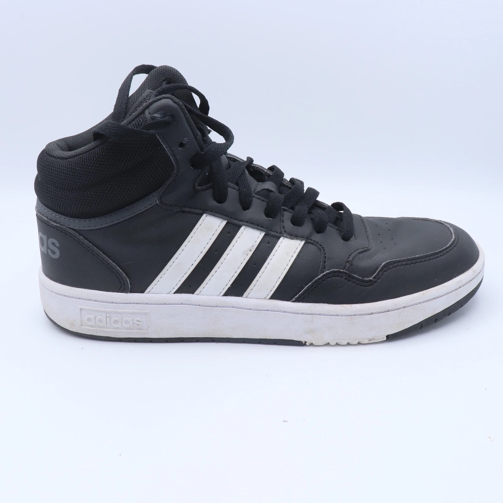 حذاء أديداس رياضي عالي | Adidas High-Top Athletic Shoe