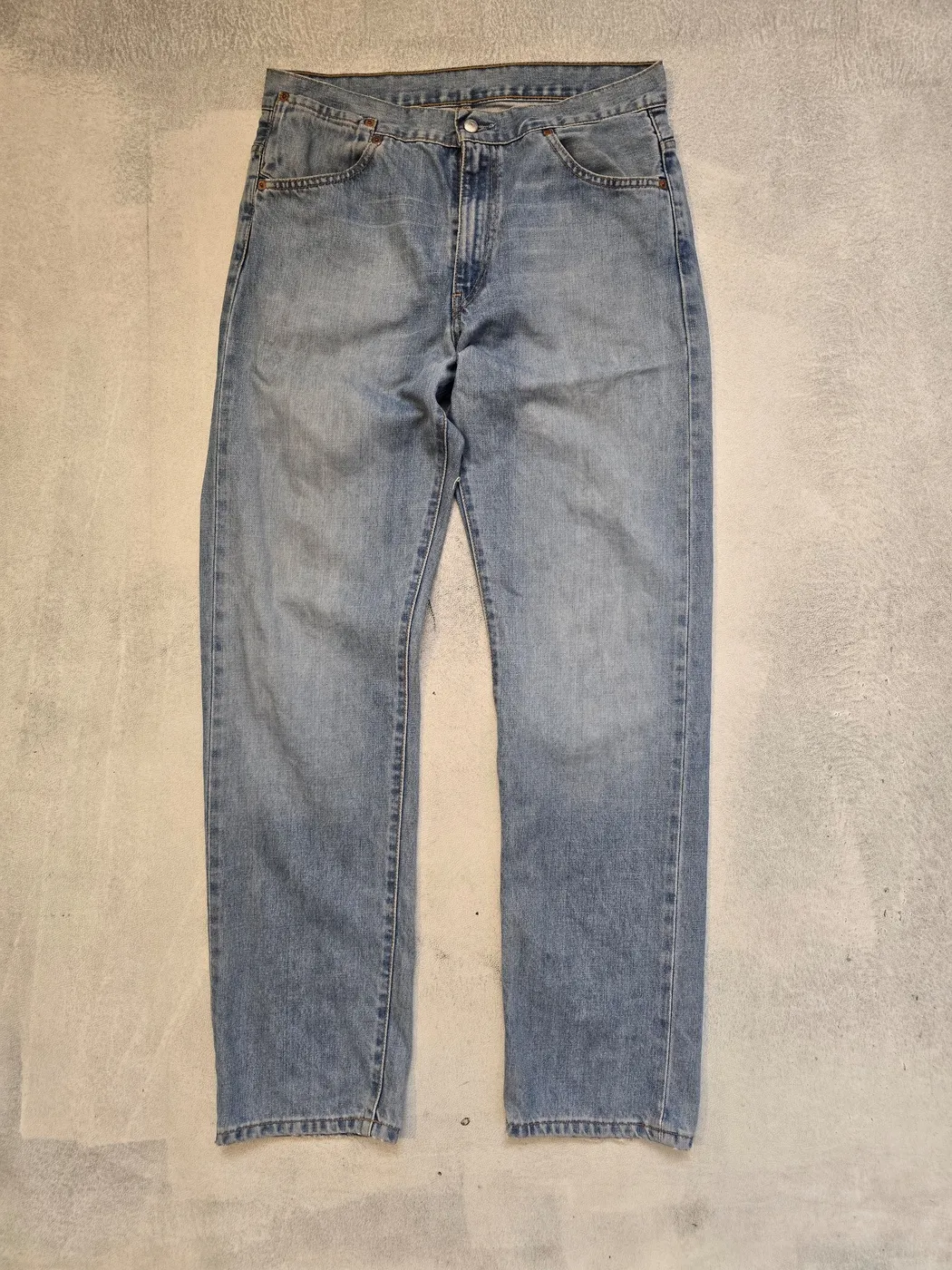بنطرون جينز من شركة Levis