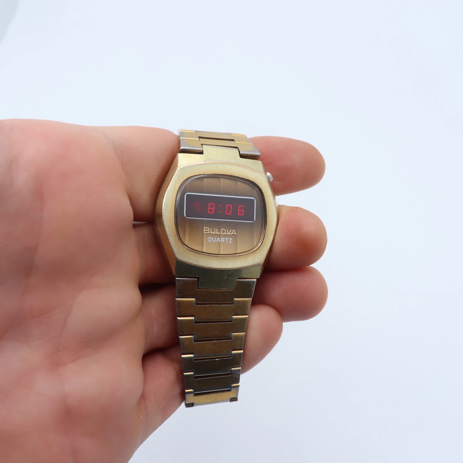 ساعة بولوفا كوارتز | N6 Bulova Quartz Digital Watch