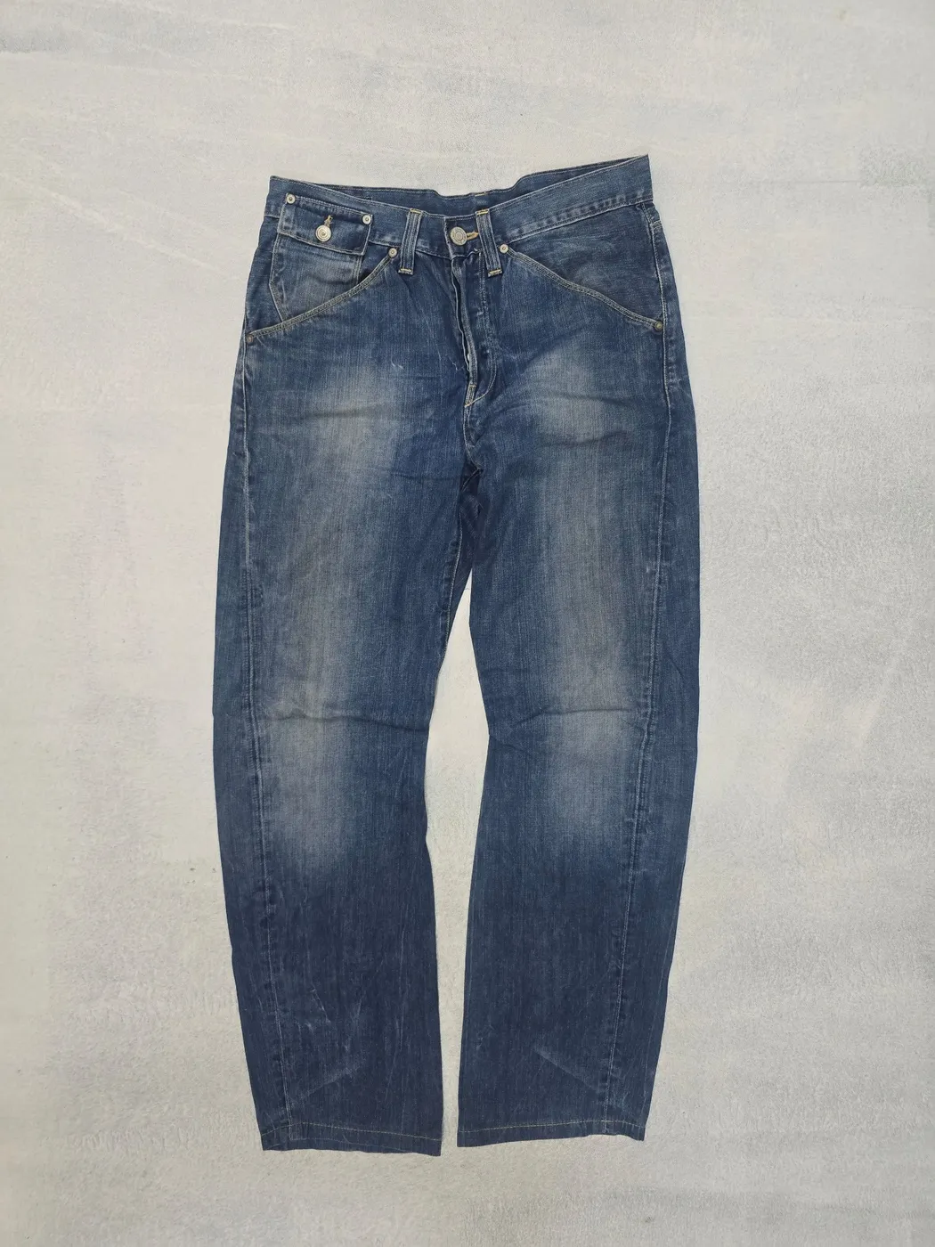 بنطرون جينز من Levis قياس الكمر ٣٢--٣١