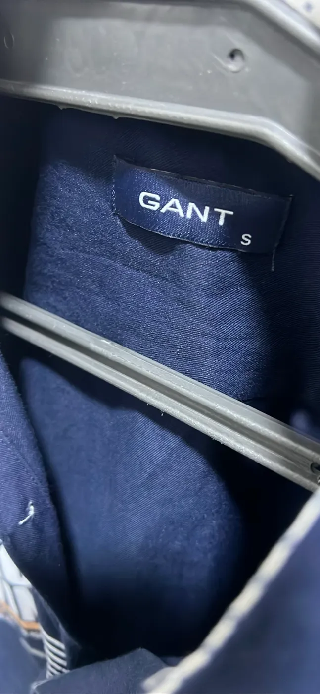 قميص GANT رجالي لون كحلي - صورة 2