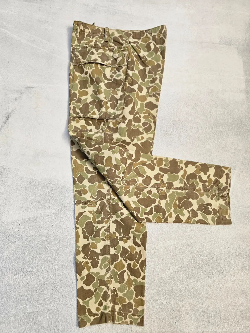 بنطرون مموه كارغو من شركة ..GAP