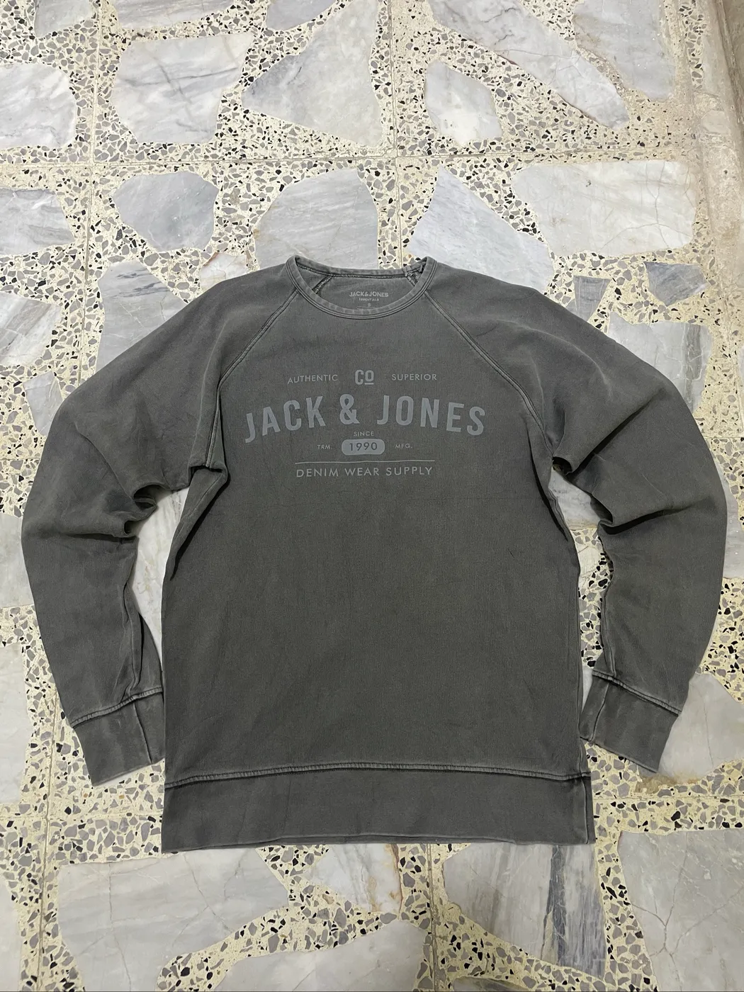 بلوز من ماركة Jack & Jones