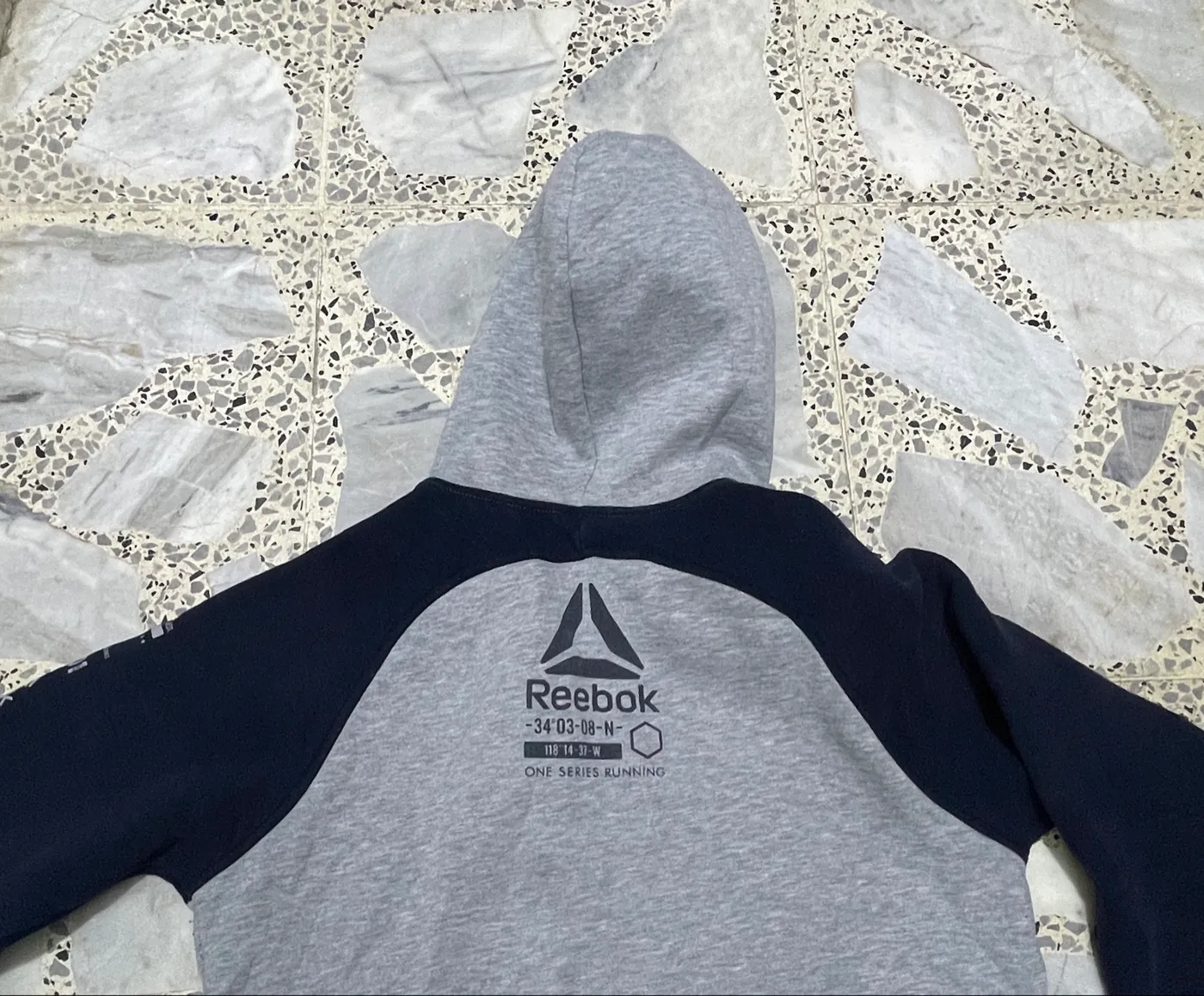 هودي رياضي بسحاب كامـل من علامة ريبوك (Reebok) - صورة 4