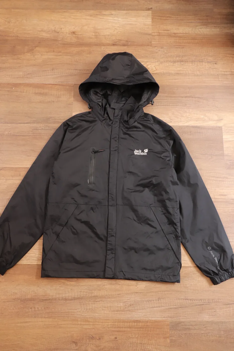 جاكيت Jack Wolfskin أسود بقبعة - صورة 2