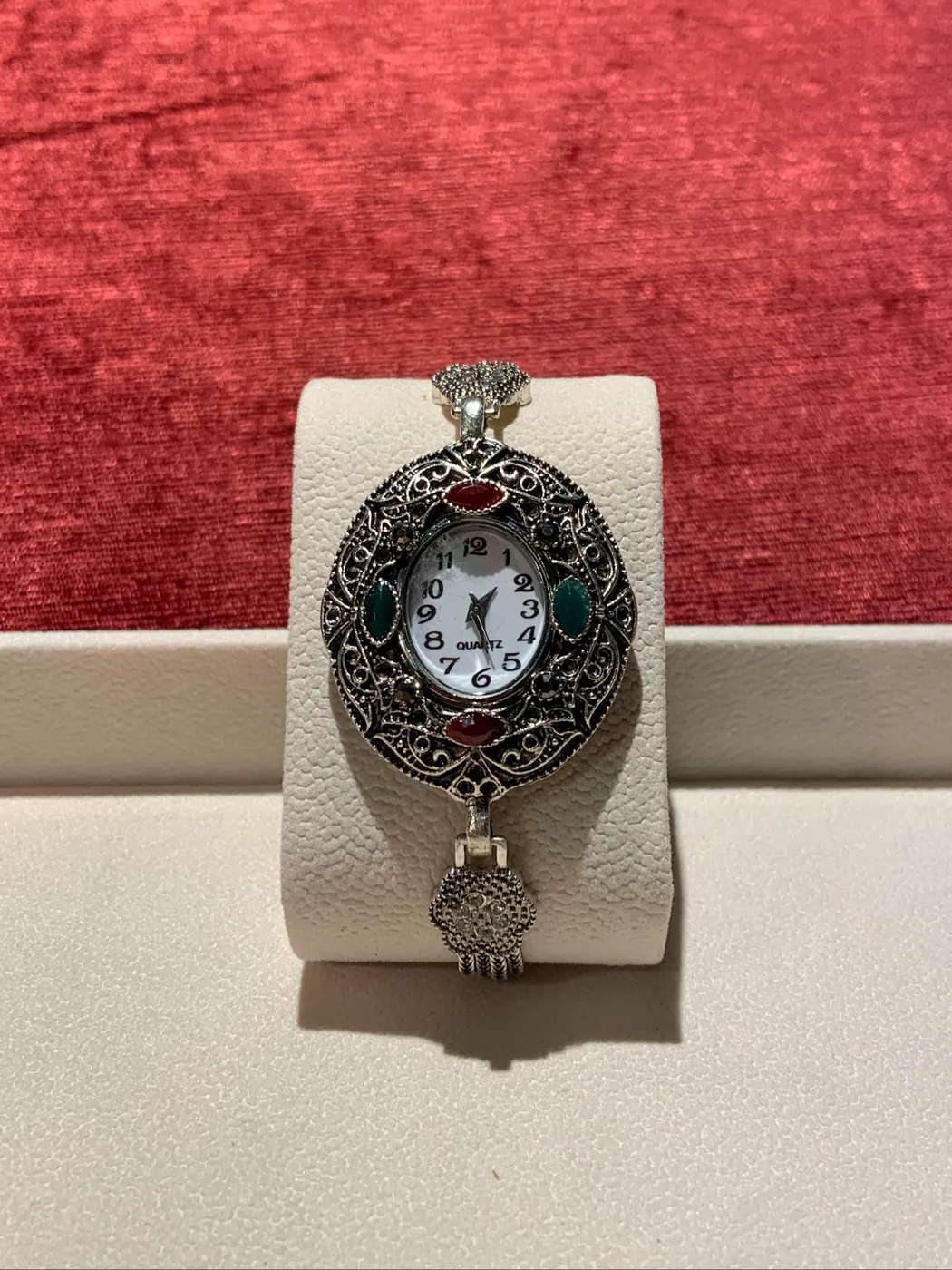 ساعة يد نسائية بتصميم عتيق | Women's Vintage Style Wristwatch