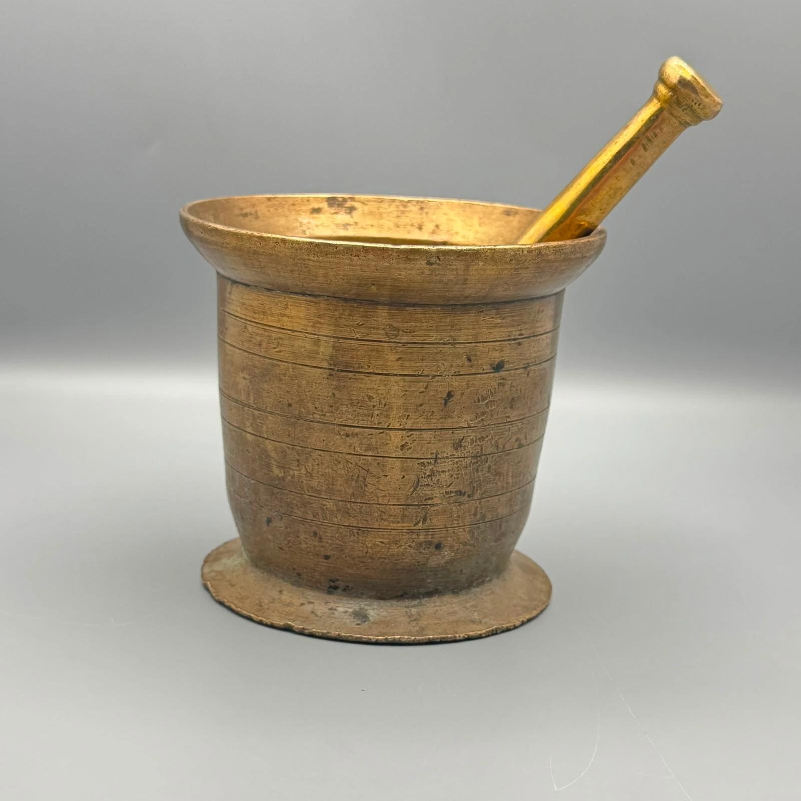 هاون ومدقة برونزي عتيق | Antique Bronze Mortar and Pestle