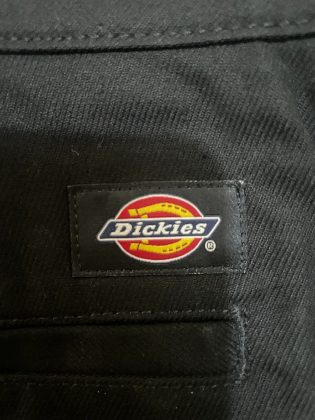 شورت من ماركة ديكييز) Dickies بلون أسود وقصة مريحة (Relaxed Fit)