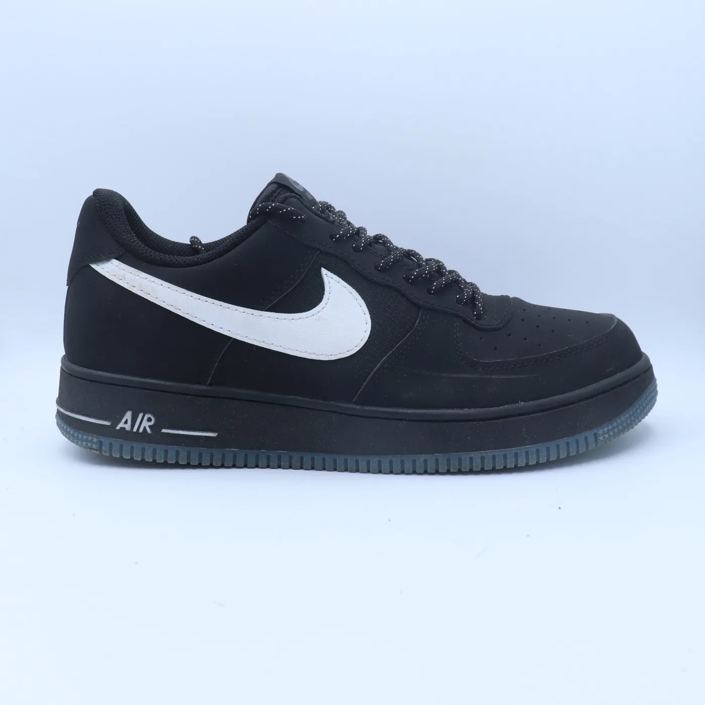 حذاء نايكي اير | Black and White Nike Sports Shoe