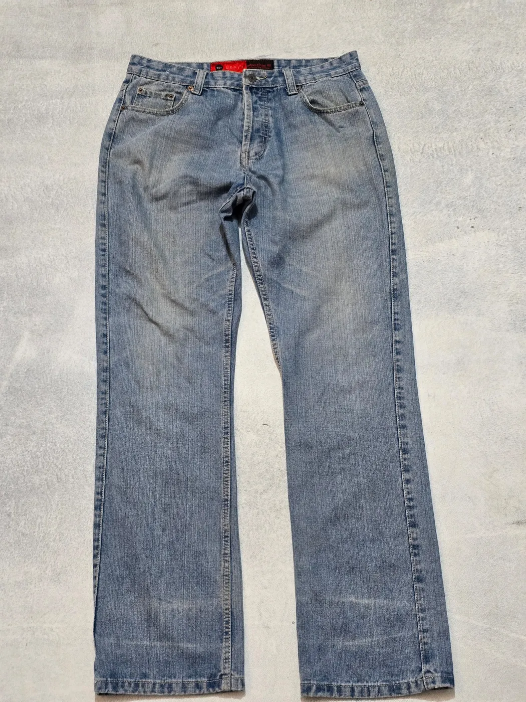 بنطرون جينز من شركة Levis