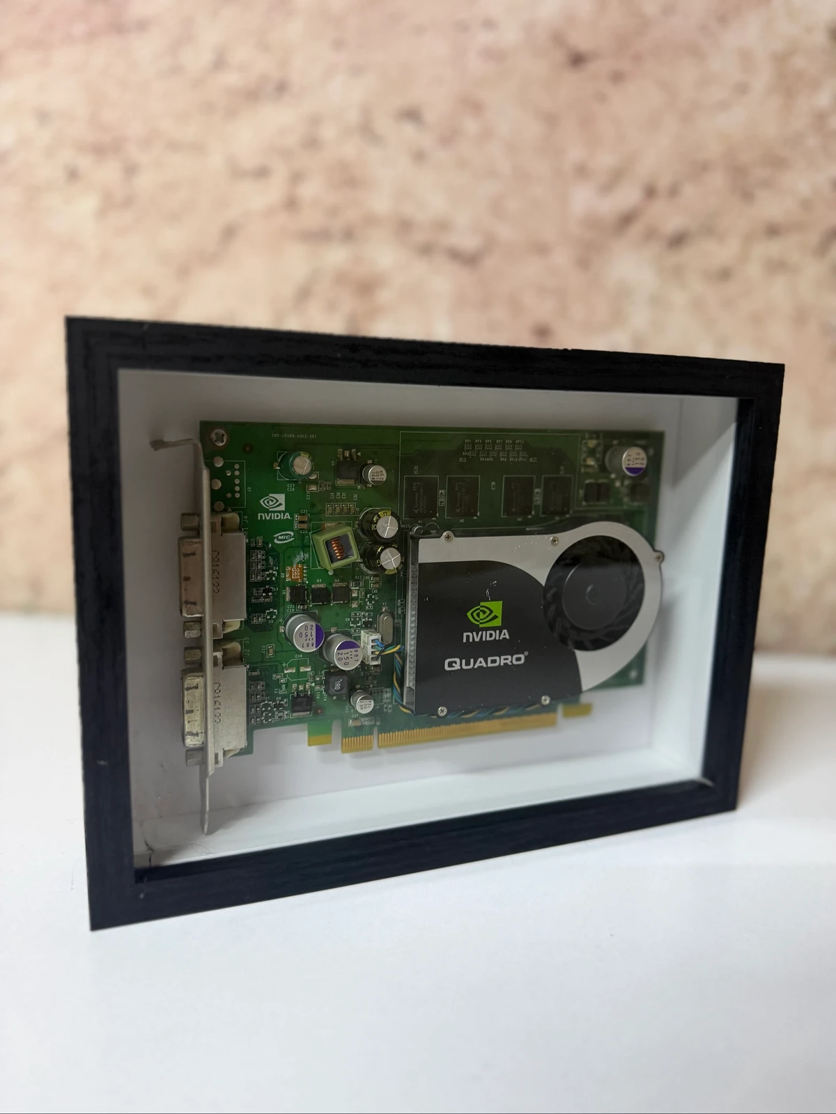 كرت شاشة انفيديا كوادرو مؤطر | NVIDIA Quadro Framed Graphics Card
