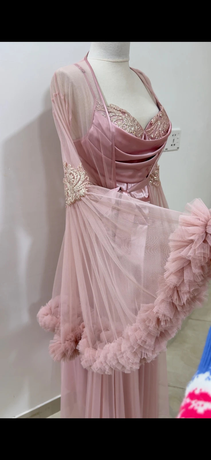 فستان سهرة وردي مع تطريز وتول | Pink Evening Dress with Embroidery and Tulle
