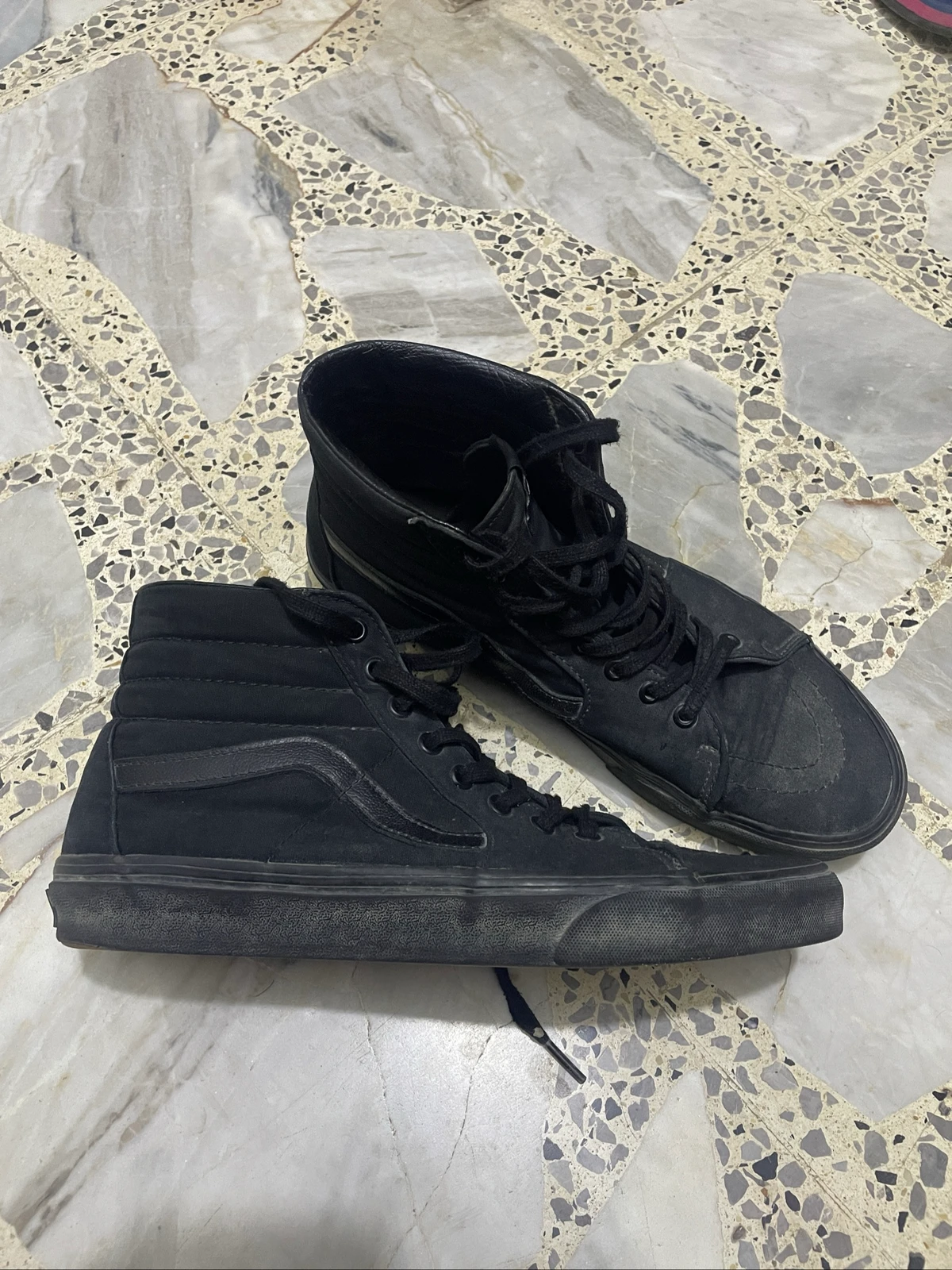 حذاء Vans Sk8-Hi Mono Black الشهير باللون الأسود بالكامل (Triple Black)