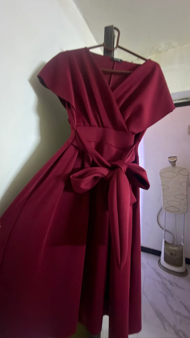 فستان نسائي SHEIN لون ماروني