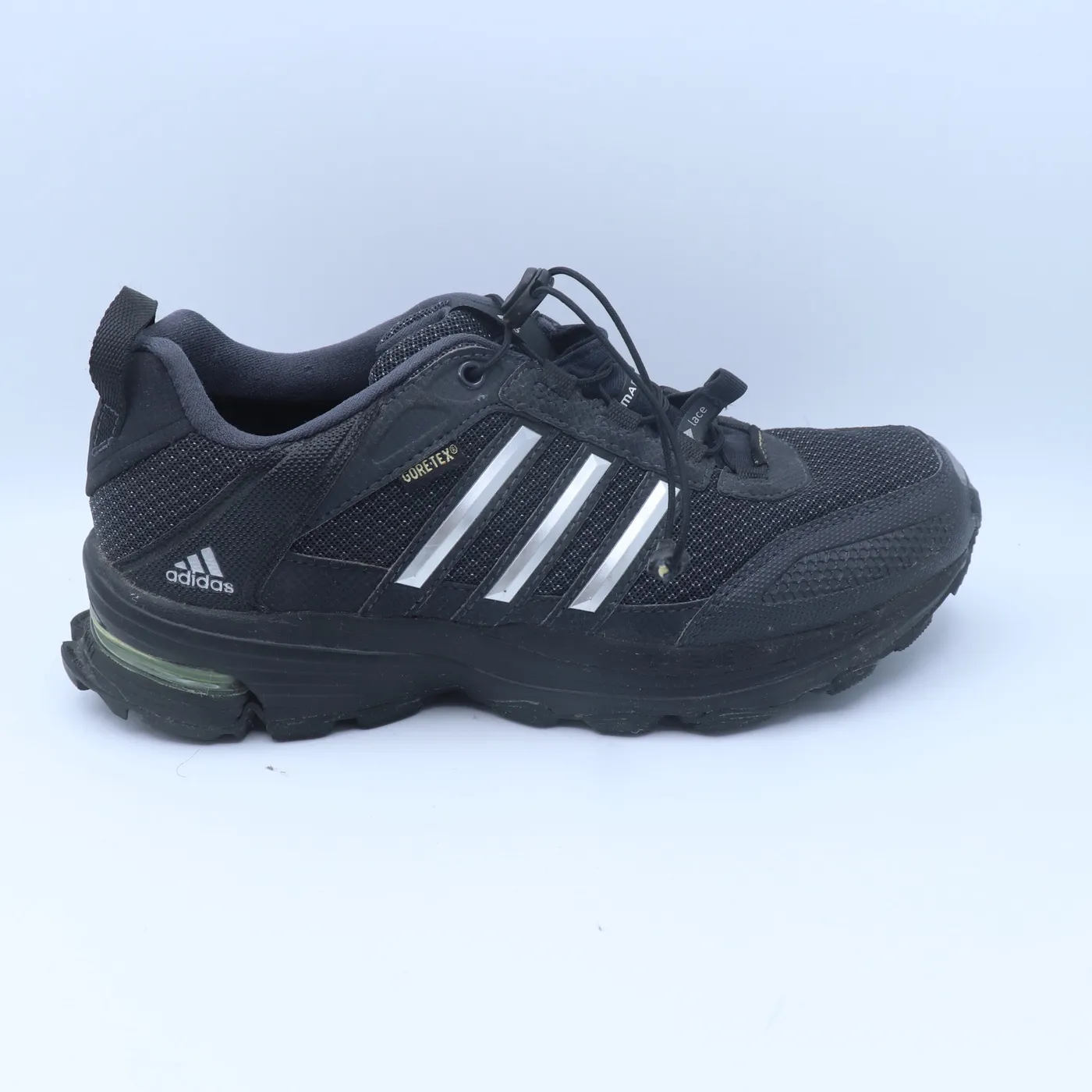 حذاء أديداس رياضي GORETEX