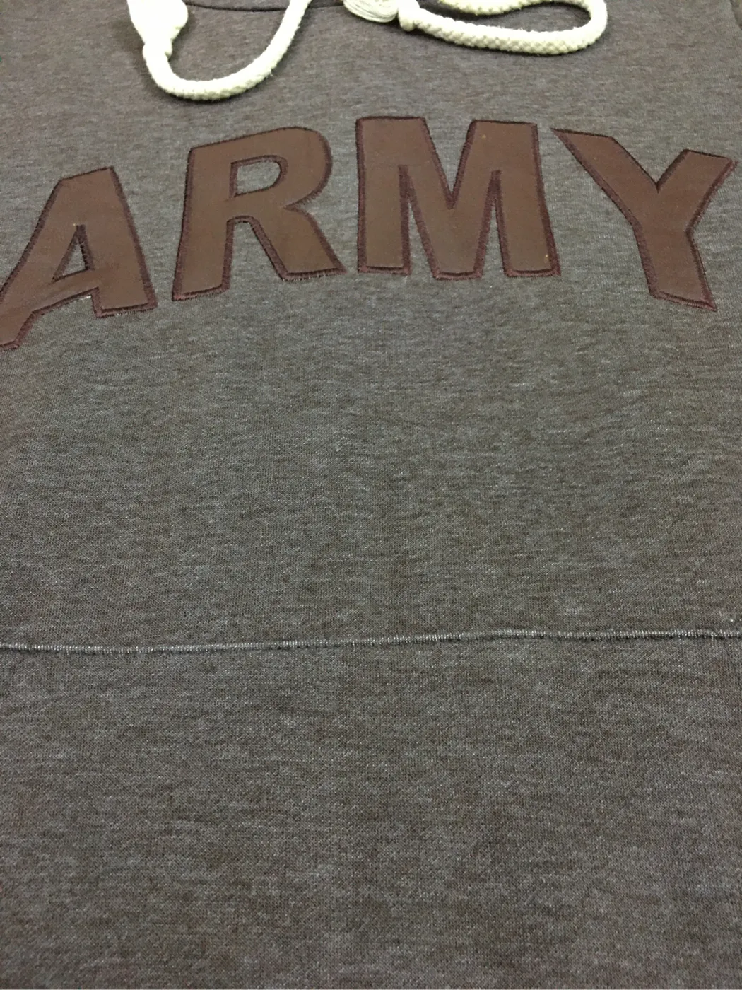 هودي لون بيجي مطبوع ARMY - صورة 3