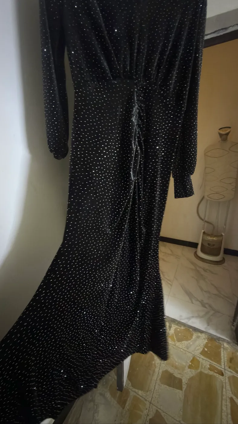 فستان نسائي مخمل أسود بترتر - صورة 2