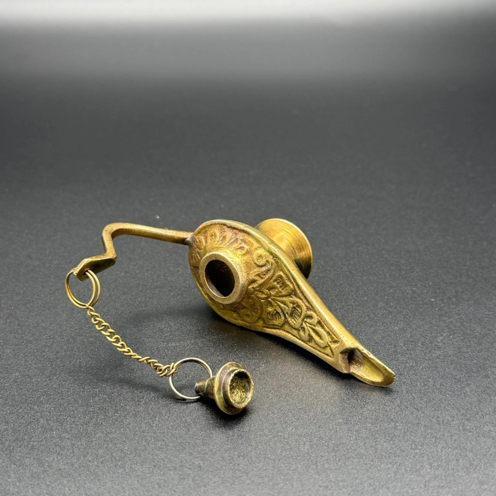 مصباح علاء الدين نحاسي مزخرف | Ornate Brass Aladdin Lamp