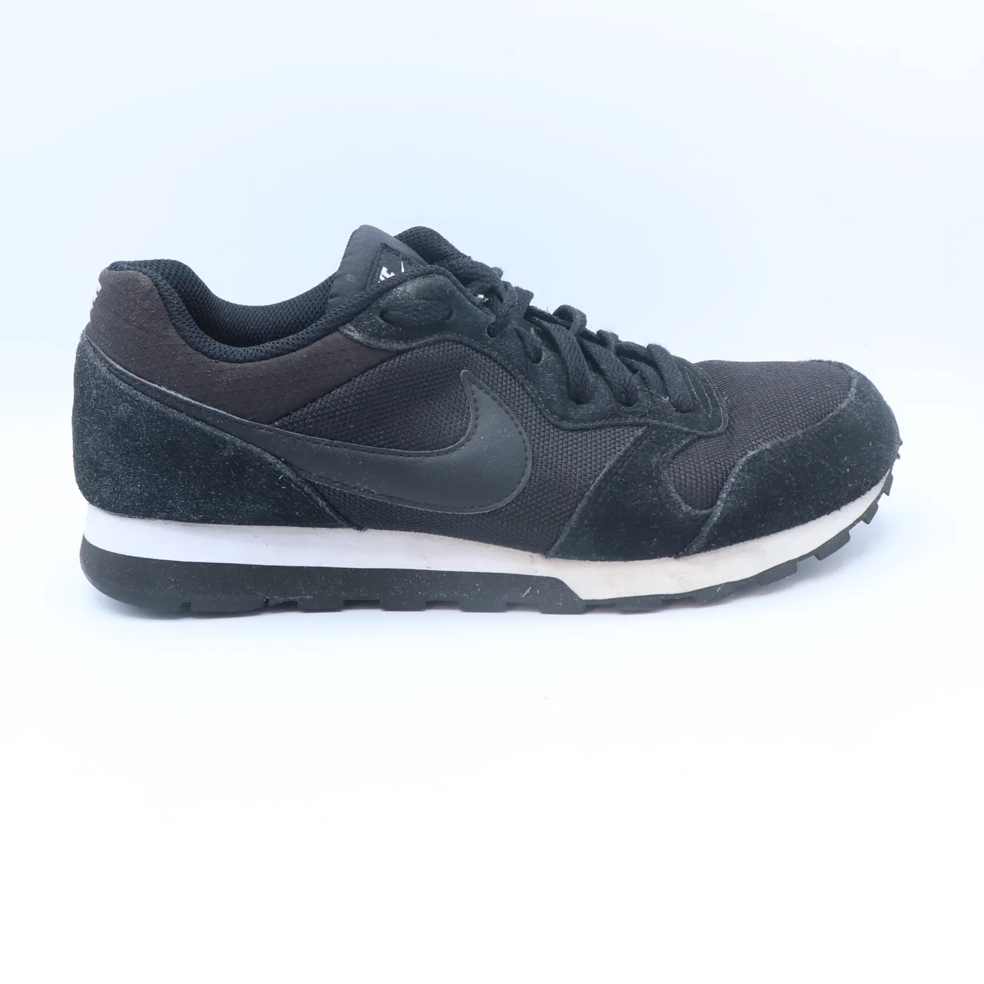 حذاء رياضي نايكي أسود | Nike Black Athletic Shoe