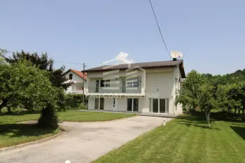 Kuća sa dvorištem - Lješevo /145m²