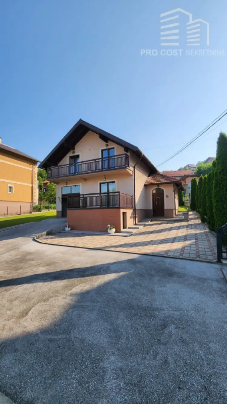 Kuća sa dvorištem- Ulica Podrinjska, Hadžići /180m²