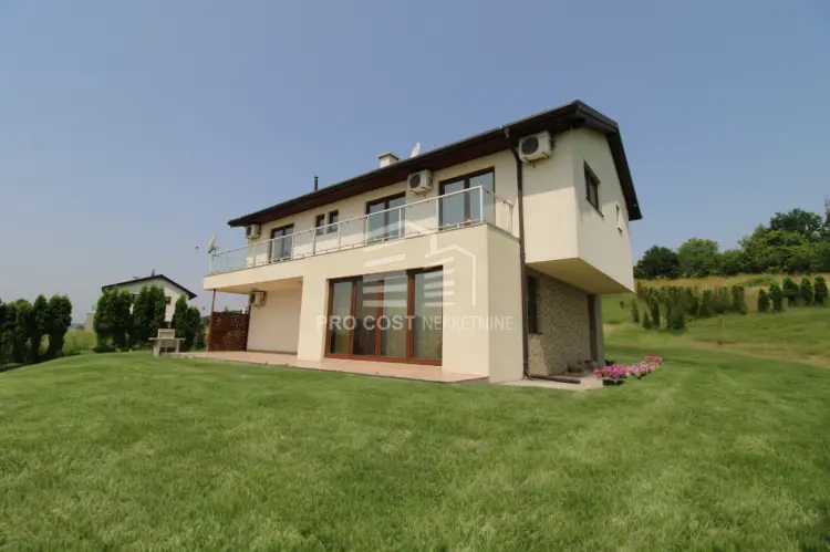 Kuća 233m² sa dvorištem 1469m² u Visokom - Veliko Čajno