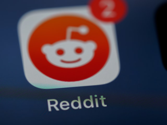 Reddit logo with notifications