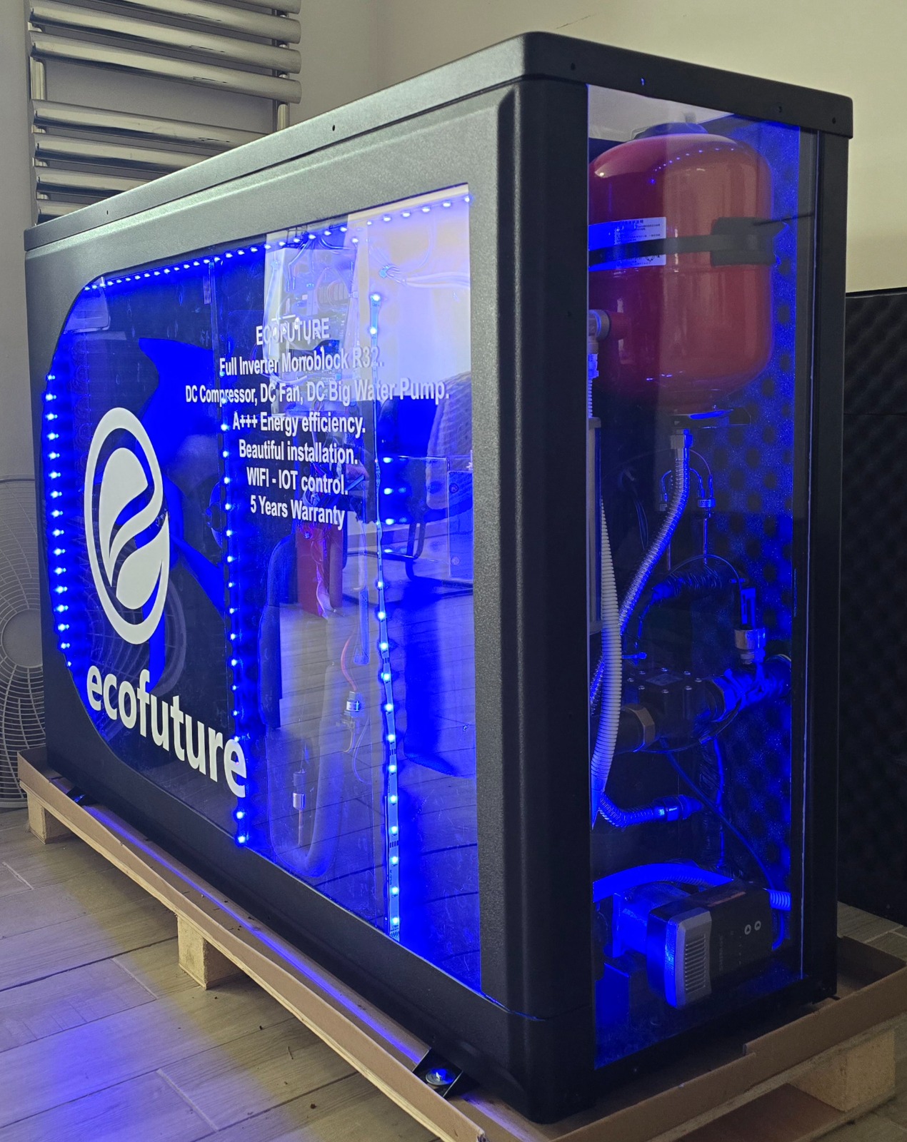 משאבת החום המורכבת של EcoHeat — עיצוב מודרני ותפעול שקט