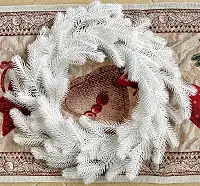 Вінок новорічний різдвяний Traditional з литої хвої d-50 см білий