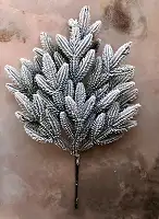 Декоративна штучна хвоя лита гілка ялинки Classic 60 см засніжена