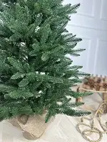 Штучна новорічна ялинка лита Classic, оздоблена мішковиною, 120 см, зелена