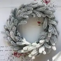 Вінок новорічний різдвяний Traditional з литої хвої d-50 см засніжений
