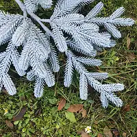 Декоративна гілка штучної хвої Traditional 60 см засніжена