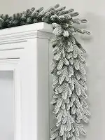 Гірлянда хвойна Traditional пишна лита 1,2 м засніжена