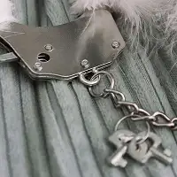 Наручники металеві Adrien Lastic Handcuffs Black з чорною пухнастою обробкою