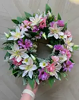 Декоративний вінок з штучних квітів Весняний гай діаметром 50 см