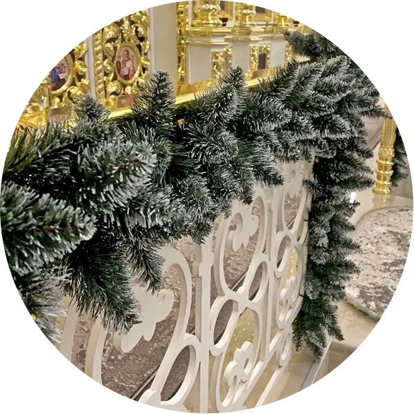 Зелена з білими кінчиками