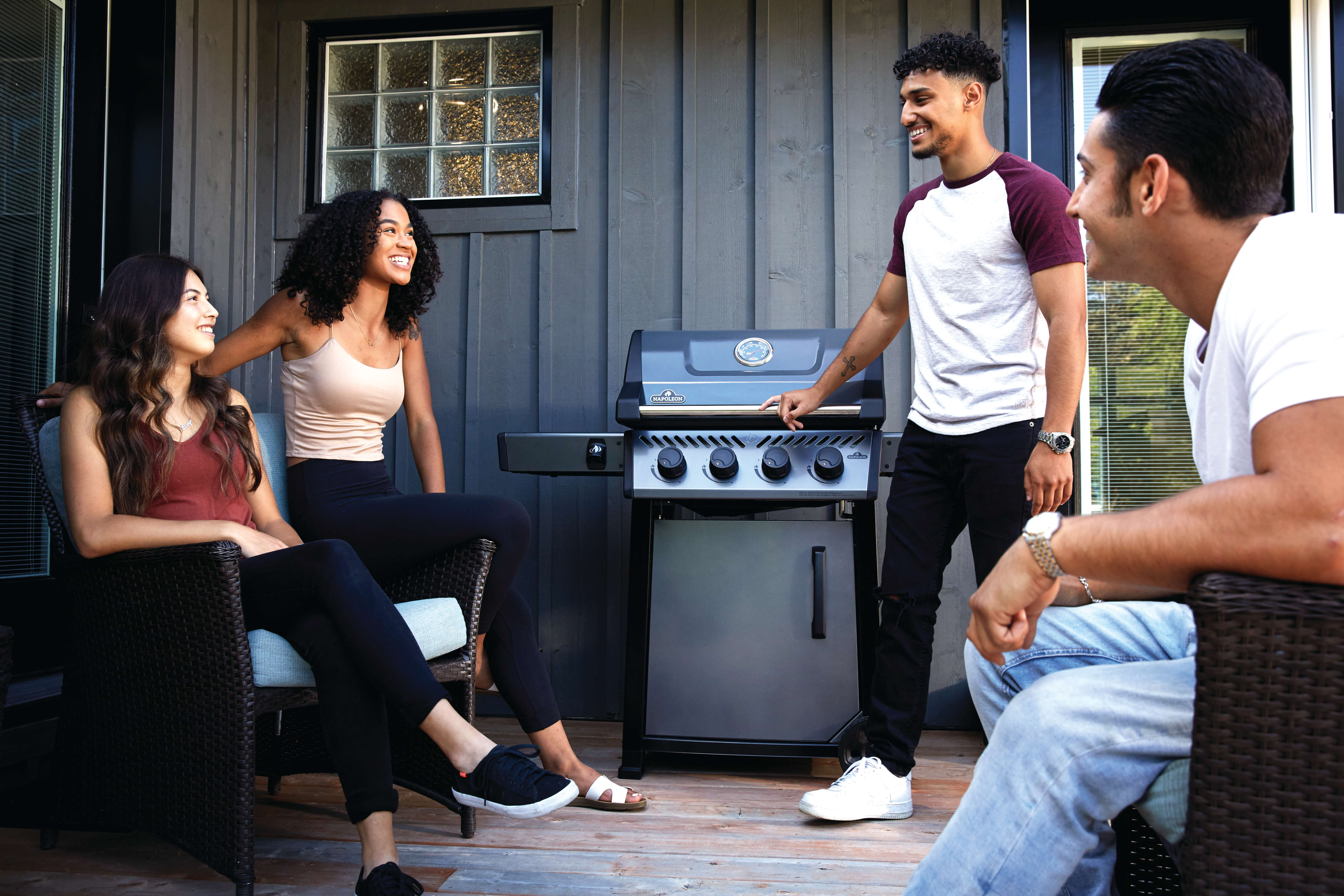 Freestyle™ 425 Natural Gas Grill, Graphite Grey - Image 7