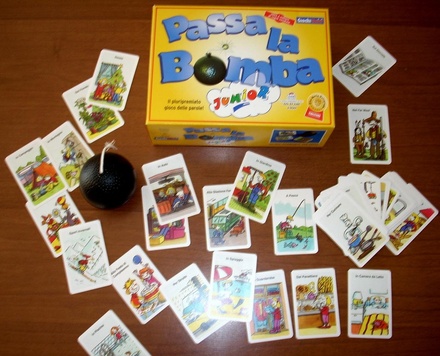 PASSA LA BOMBA, Gioco di Parole con una Bomba Giocattolo Elettronica