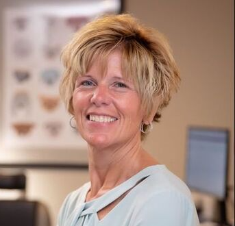 Photograph of Lori Bartholomew