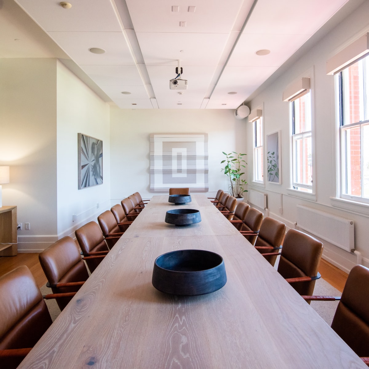 A large empty, nicely decorated meeting room