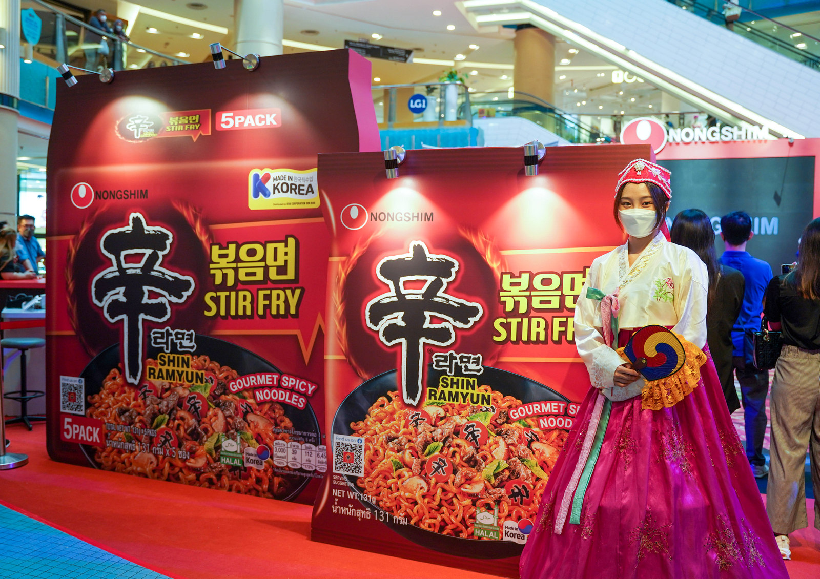 stir your senses this weekend at the launch of nongshim's shin stir fry ramyun in sunway pyramid