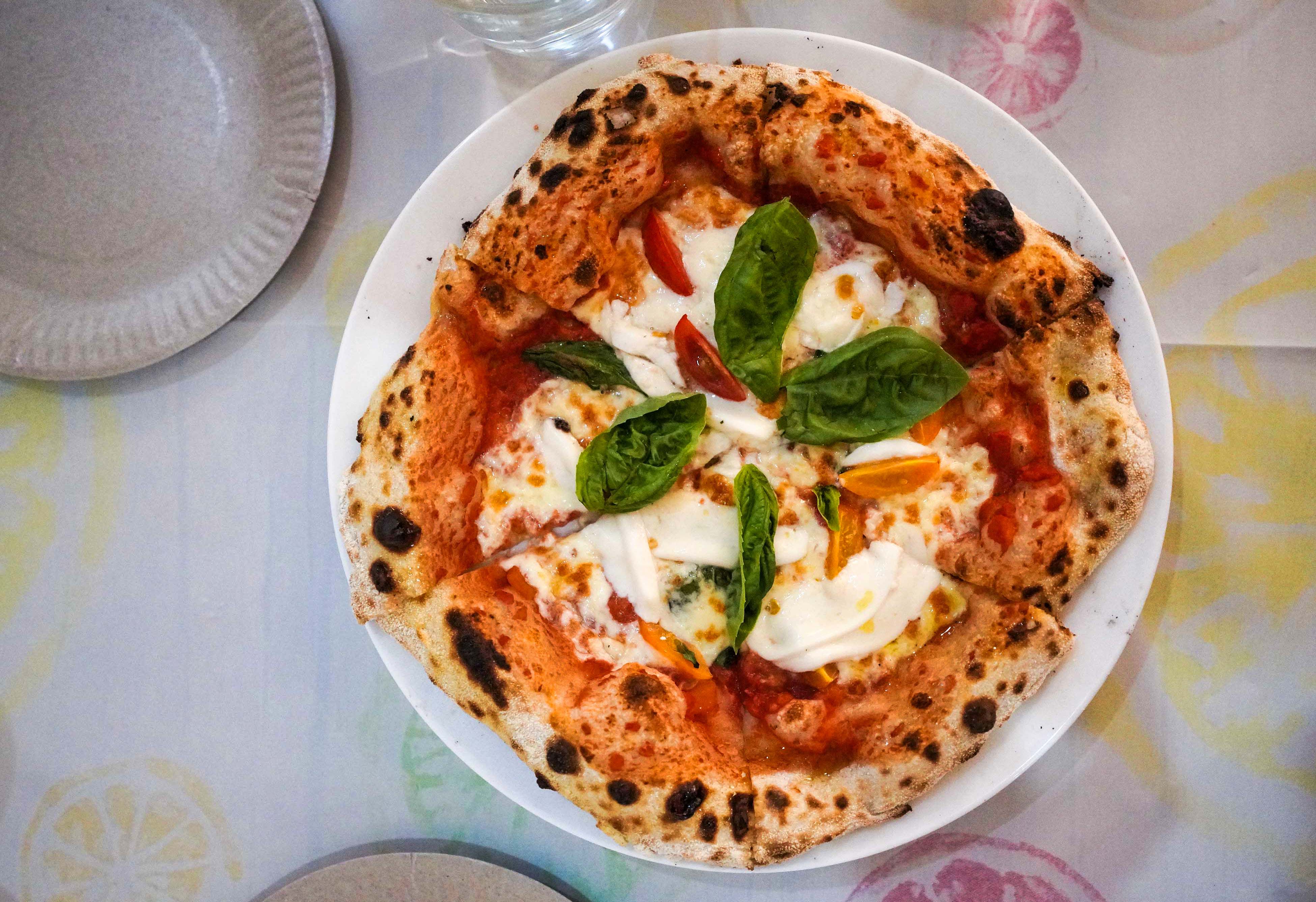 pictures of italian pizza