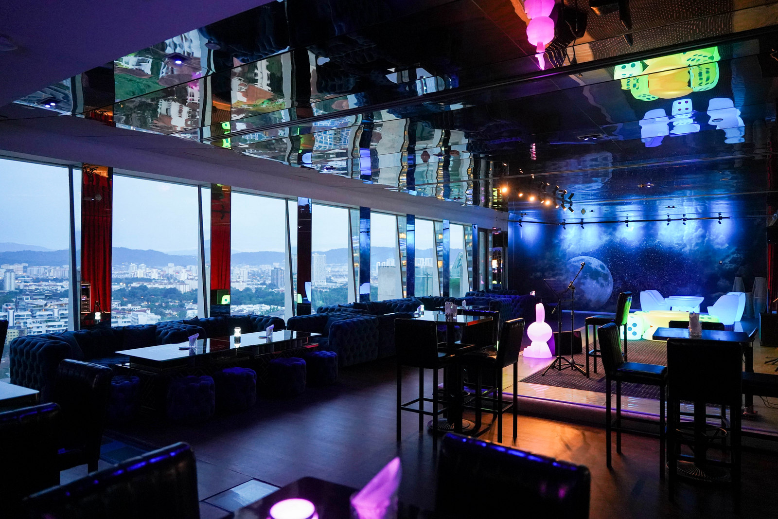 g28 bridge bar brings a peak experience for cocktails & cuisine in kl's city centre