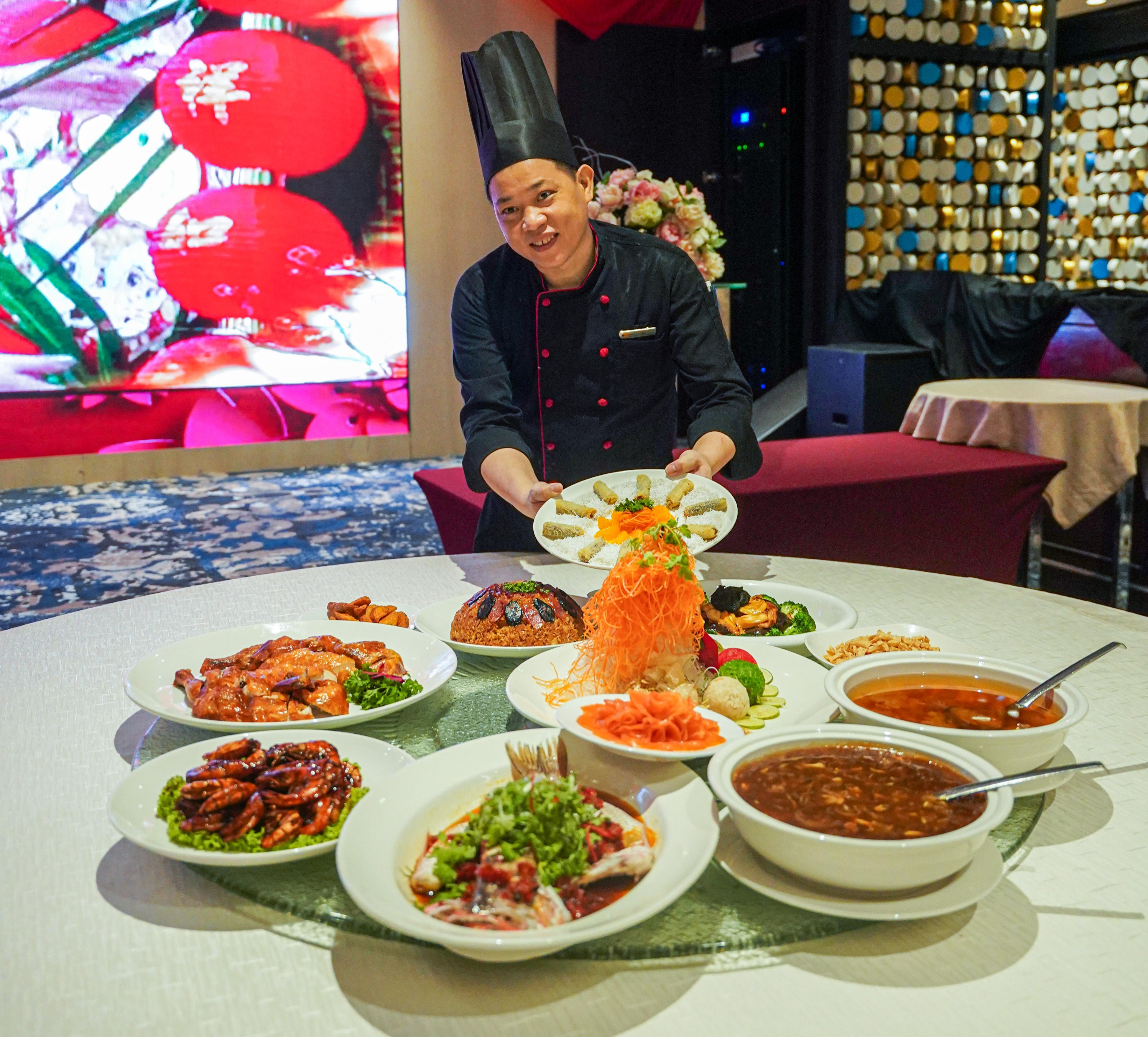 zuan yuan: traditional reunion dinner for chinese new year 2024 at one world hotel