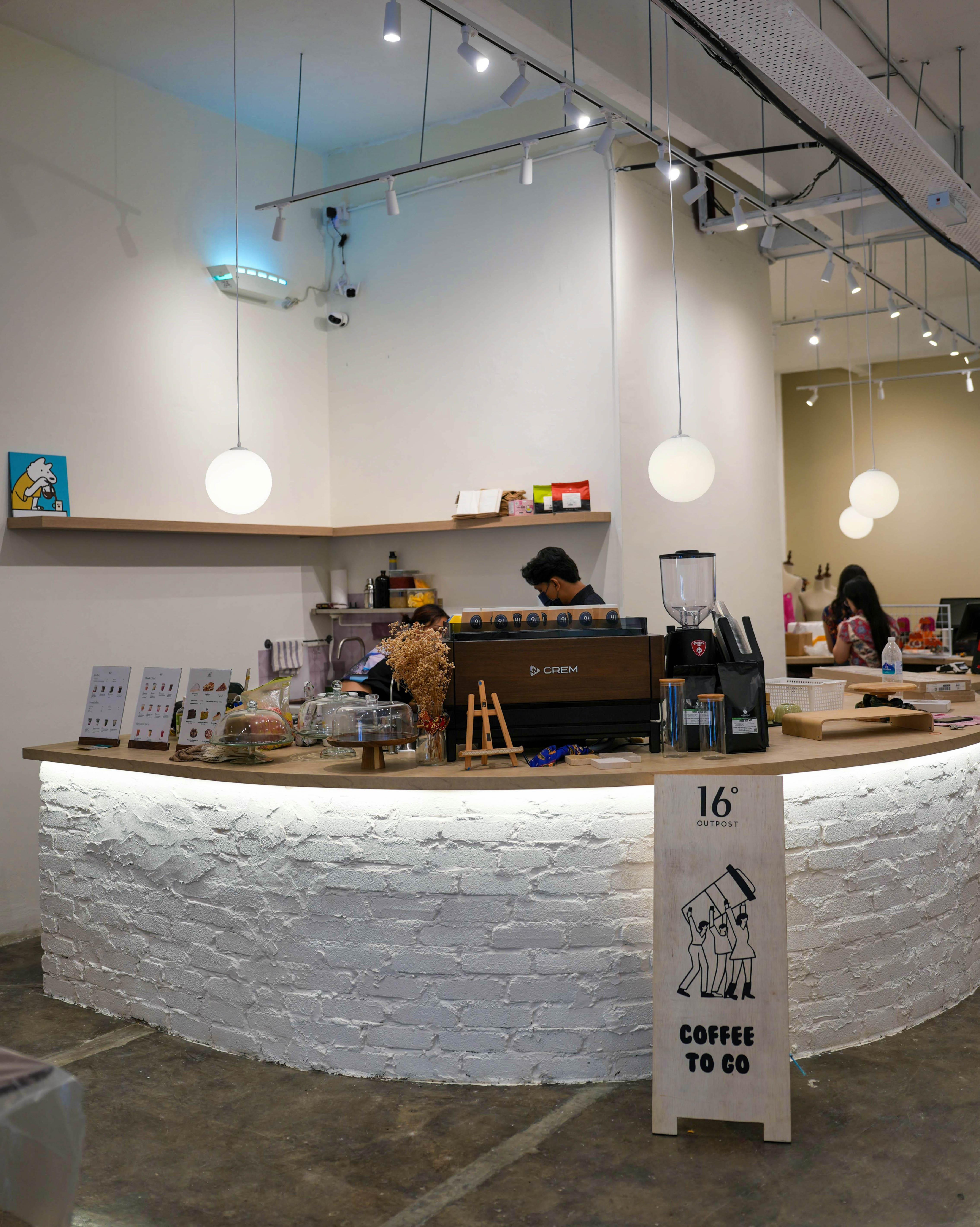gerson batik x 16 degrees coffee, panggung road