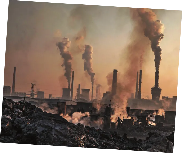 Imagem de chaminés industriais expelindo fumaça.