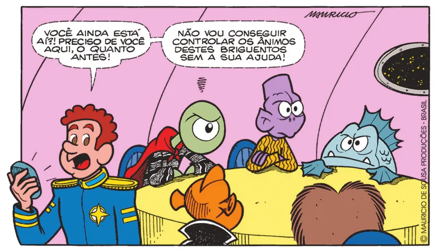 Tirinha do Cascão com um quadro. Q1: Um homem e cinco extraterrestres estão em uma nave espacial. Os extraterrestres estão sentados ao redor de uma mesa, com expressão de raiva. O homem, com traje de comandante, cochicha, representado por um balão de fala com as margens pontilhadas: 'Você ainda está aí?! Preciso de você aqui, o quanto antes! Não vou conseguir controlar os ânimos destes briguentos sem a sua ajuda!'